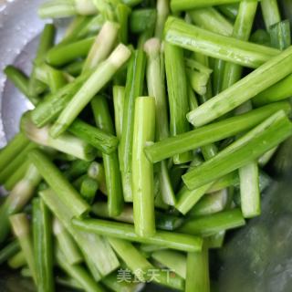 蒜苔炒鸡胗的做法步骤：4