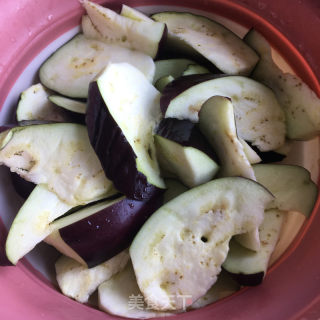蒜蓉肉末烧茄子的做法步骤：1