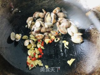 小炒花蛤的做法步骤：4