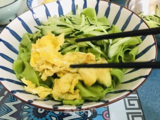 蒜汁菠菜面的做法步骤：7