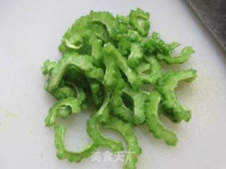 苦瓜炒娃娃菜的做法步骤：4