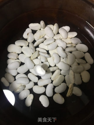 谷雨靓豆排骨汤的做法步骤：1