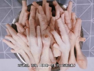 无骨鸡爪的做法步骤：1
