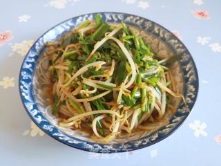 辣酱炒韭菜绿豆芽的做法