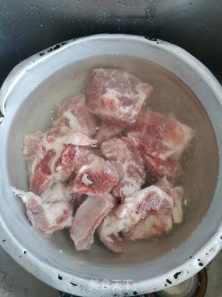 酱排骨的做法步骤：1
