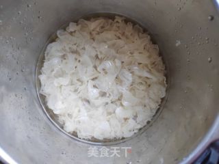 红枣百合莲子银耳羹的做法步骤：3