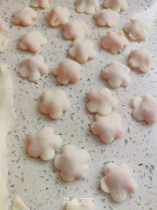 宝宝虾仁花式小水饺的做法步骤：8