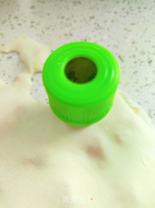 宝宝虾仁花式小水饺的做法步骤：7