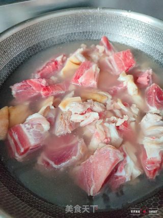 红烧猪蹄块的做法步骤：2