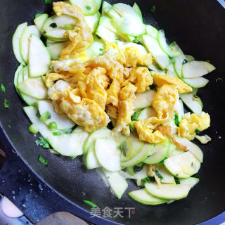 西葫芦炒鸡蛋的做法步骤：8