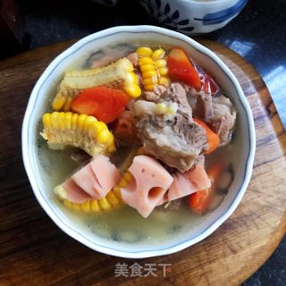 莲藕玉米排骨汤的做法