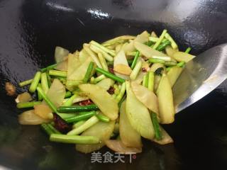 莴笋炒蒜苔的做法步骤：4