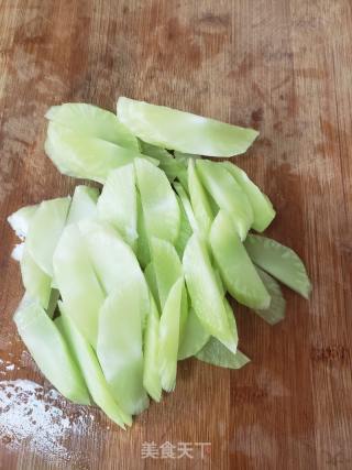 莴笋炒蒜苔的做法步骤：1