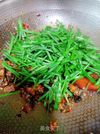 野韭菜炒田螺肉的做法步骤：14