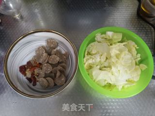 洋白菜炒牛肉丸的做法步骤：2