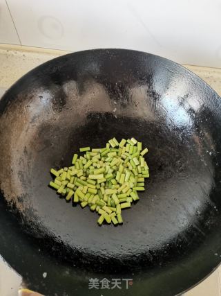 蒜苔炒肉的做法步骤：4