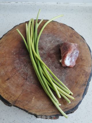 蒜苔炒肉的做法步骤：1