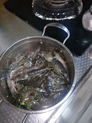 白灼虾的做法步骤：2