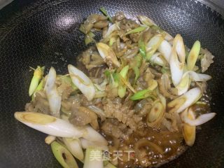 葱爆海参的做法步骤：5