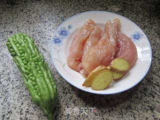 苦瓜拌鸡胸肉的做法步骤：1