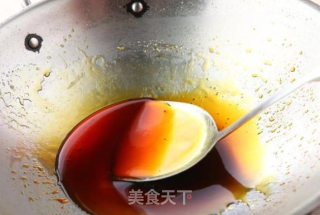 卤菜糖色怎么炒，卤菜炒糖色的方法的做法步骤：4