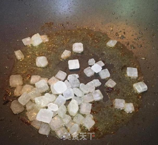 卤菜糖色怎么炒，卤菜炒糖色的方法的做法步骤：1