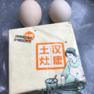 鸡蛋香煎豆腐的做法步骤：1