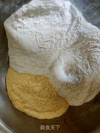 杂粮红糖芝麻烧饼的做法步骤：1