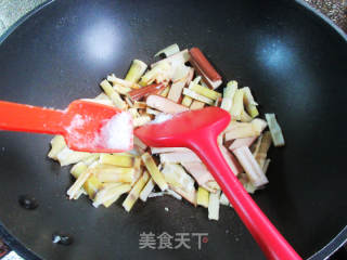 鸡蛋干炒野山笋的做法步骤：11