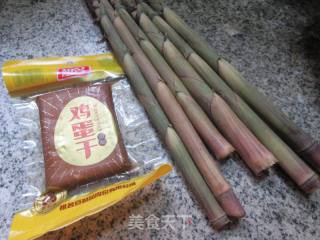 鸡蛋干炒野山笋的做法步骤：1