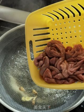 小肠灌莲子汤的做法步骤：3