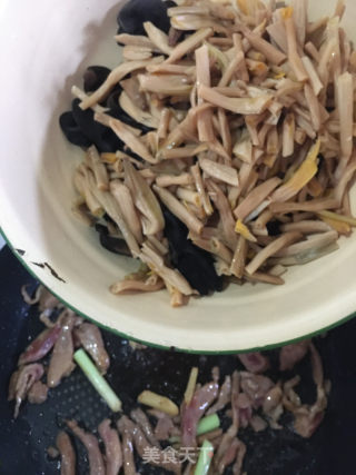 黄花菜黑木耳炒肉丝的做法步骤：6