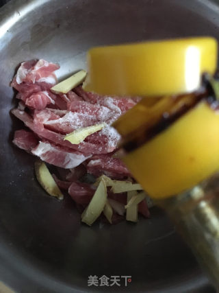 黄花菜黑木耳炒肉丝的做法步骤：4
