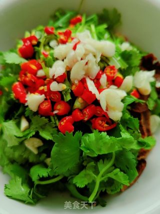 香菜拌卤牛肉的做法步骤：5