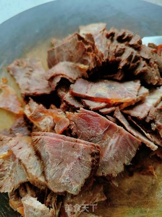 香菜拌卤牛肉的做法步骤：1