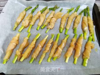 减脂烤箱美食/芦笋鸡肉卷的做法步骤：5