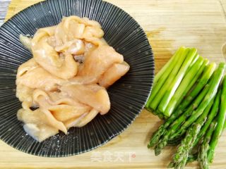 减脂烤箱美食/芦笋鸡肉卷的做法步骤：3