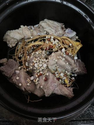 五指毛桃芡实薏米龙骨汤的做法步骤：6