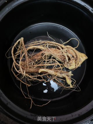 五指毛桃芡实薏米龙骨汤的做法步骤：4