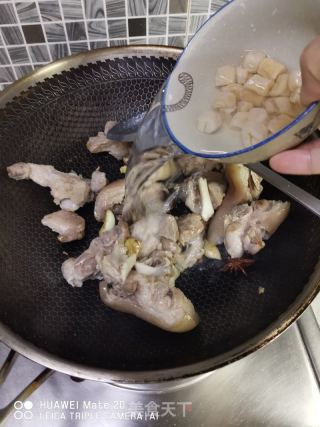 香菇焖猪手的做法步骤：4