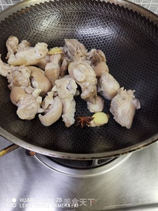 香菇焖猪手的做法步骤：3