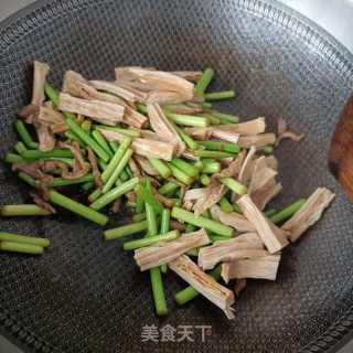 蒜苔炒腐竹的做法步骤：13
