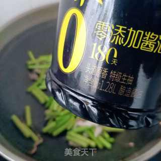 蒜苔炒腐竹的做法步骤：11