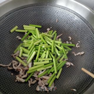 蒜苔炒腐竹的做法步骤：9