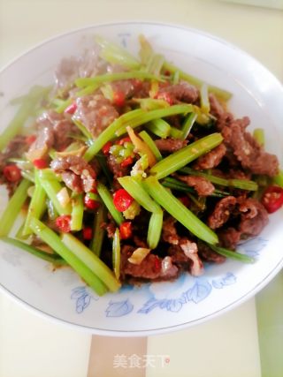 芹菜炒牛肉的做法步骤：7