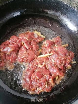 芹菜炒牛肉的做法步骤：3
