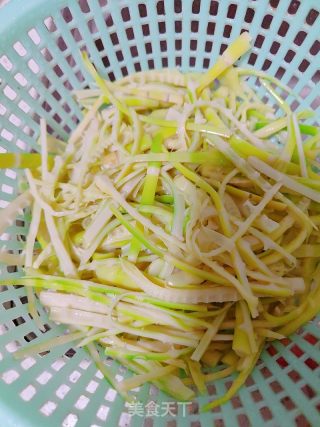 小竹笋炒肉的做法步骤：5
