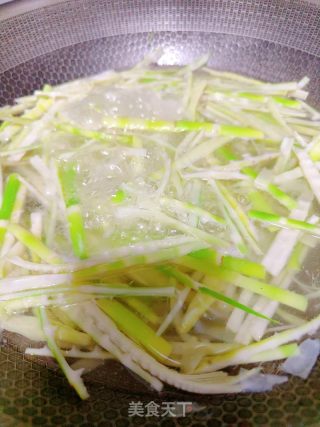 小竹笋炒肉的做法步骤：4
