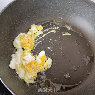 三色牡丹花瓣炒鸡蛋的做法步骤：9