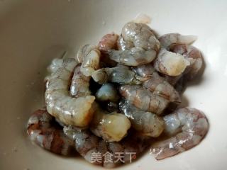 西蓝花炒虾仁的做法步骤：1